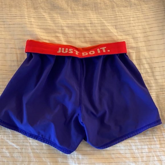 Nike Dri-Fit Shorts with Built in Compress… - Picture 4 of 5